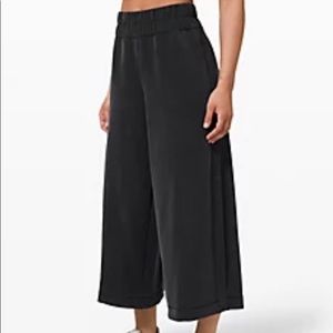 Lululemon Seek Softness Mid-Rise Crop